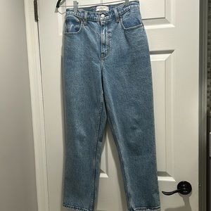 NWOT Abercrombie 90s Ultra High Rise Straight Jeans Extra Short Length